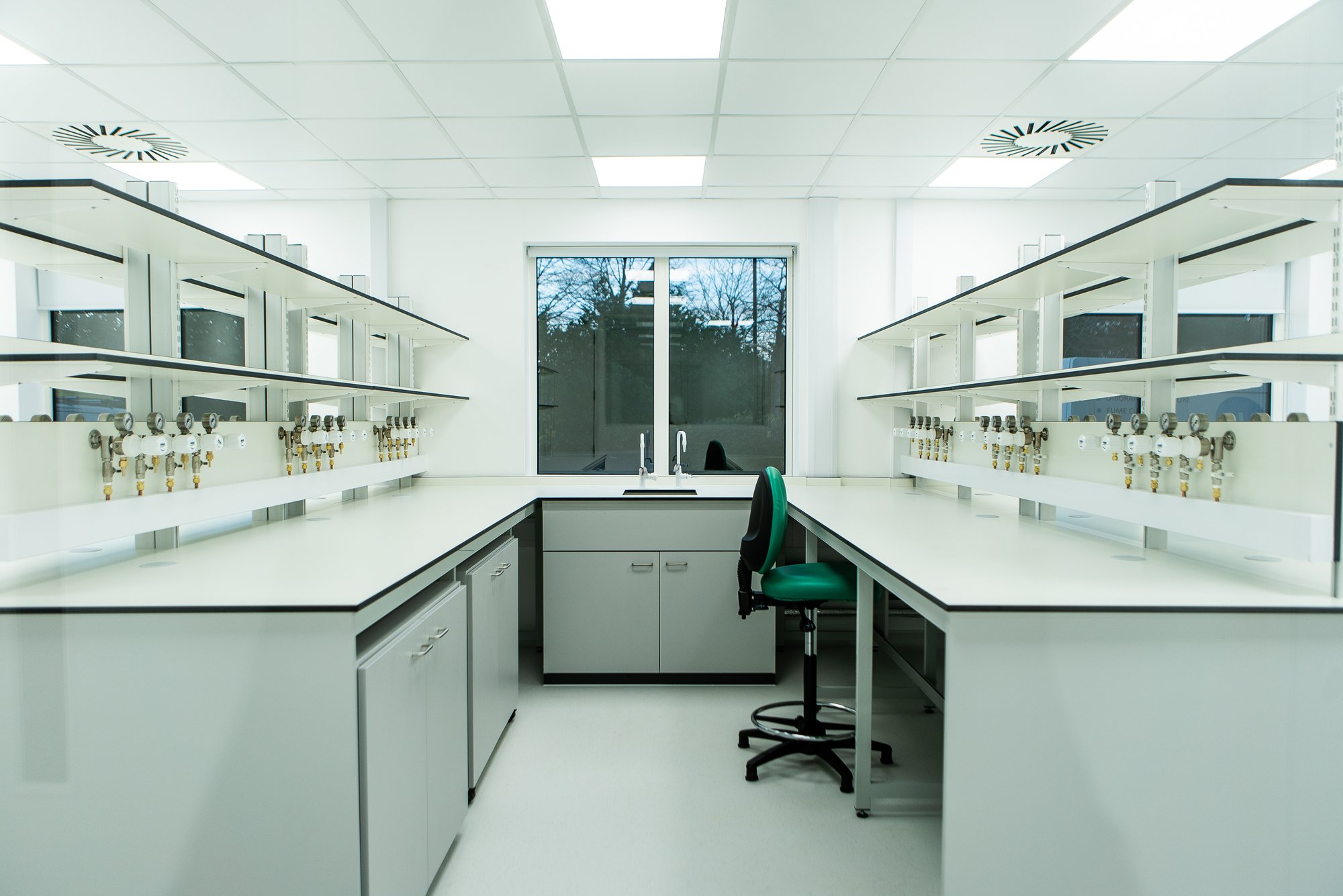 Dry lab space
