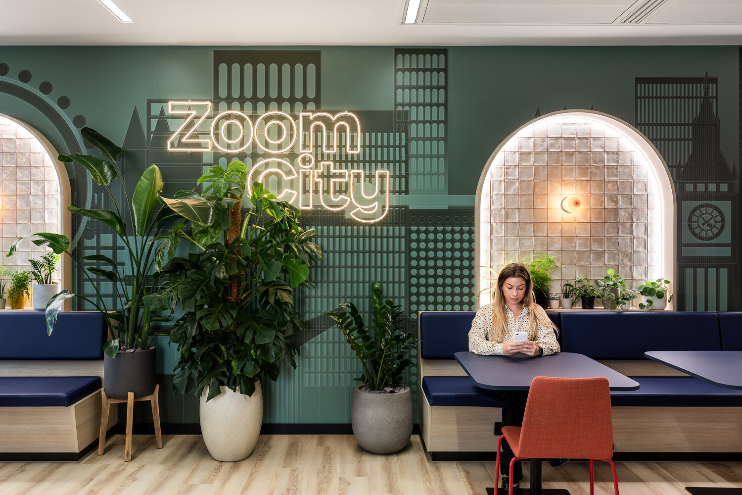 ZOOM_LONDON_UK_N9_medium